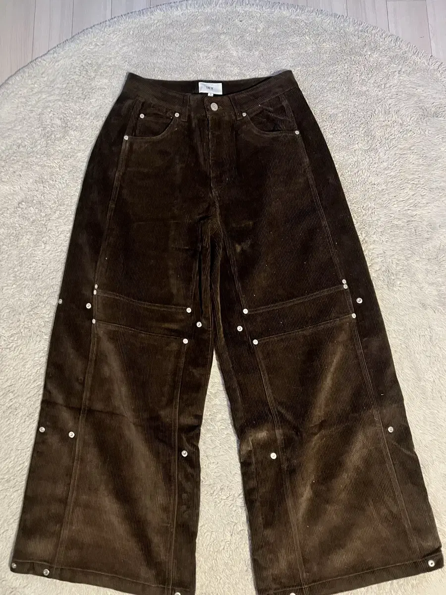 이에이 HYBRID OVER PANTS Brown